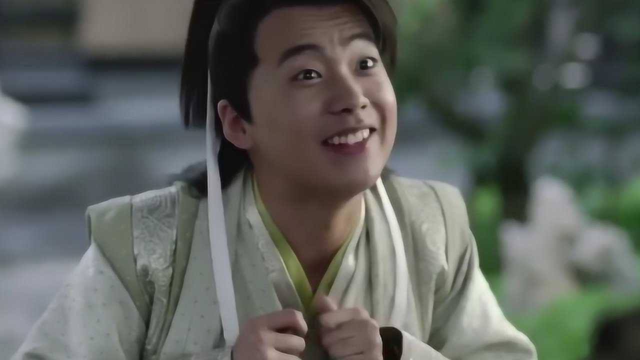 郭麒麟幽默搞笑的片段,和亲爹打牌也要钱:爹,您是二两五钱八分,快给钱