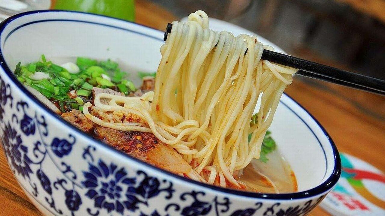 兰州拉面是不是不能经常吃?里面是不是含有一种叫硼灰的东西?