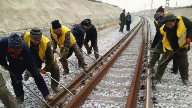 中国“基建狂魔”并非虚名,千名工人4小时,铺设88公里铁路