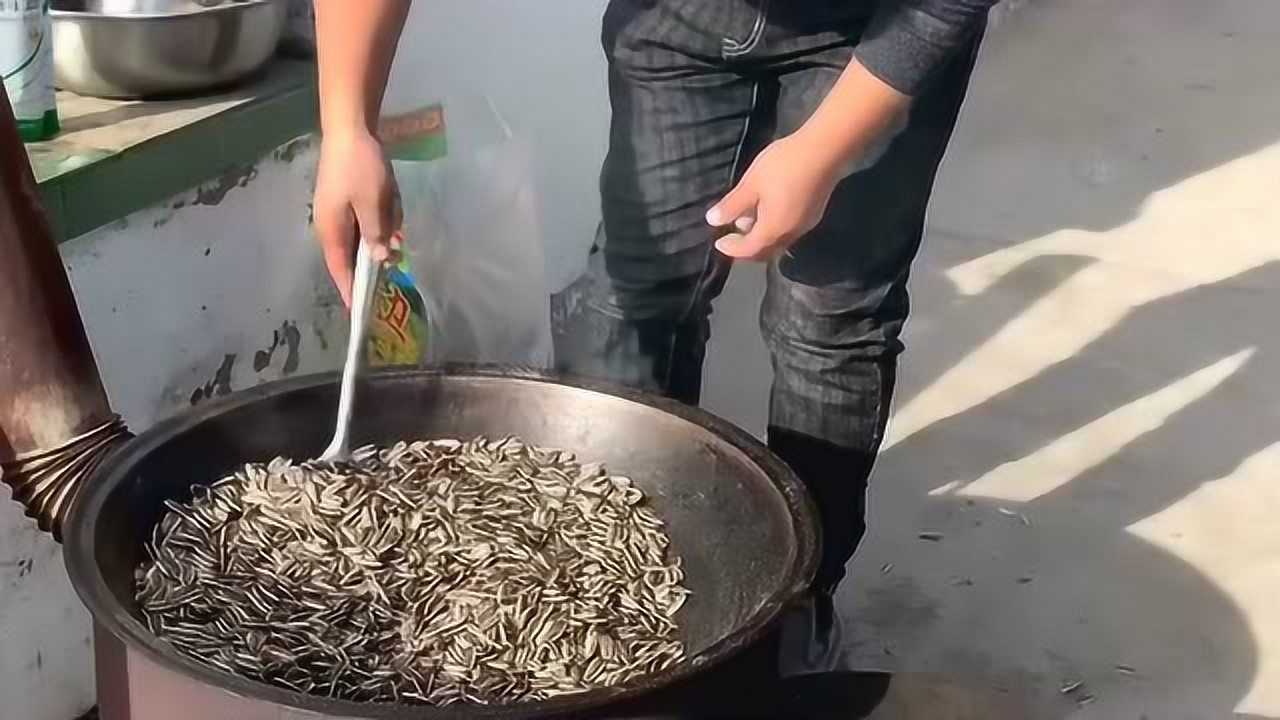 失传已久的炒瓜子技术，今天在马路上看见了，这位师傅的手艺真好！_高清1080P在线观看平台_腾讯视频
