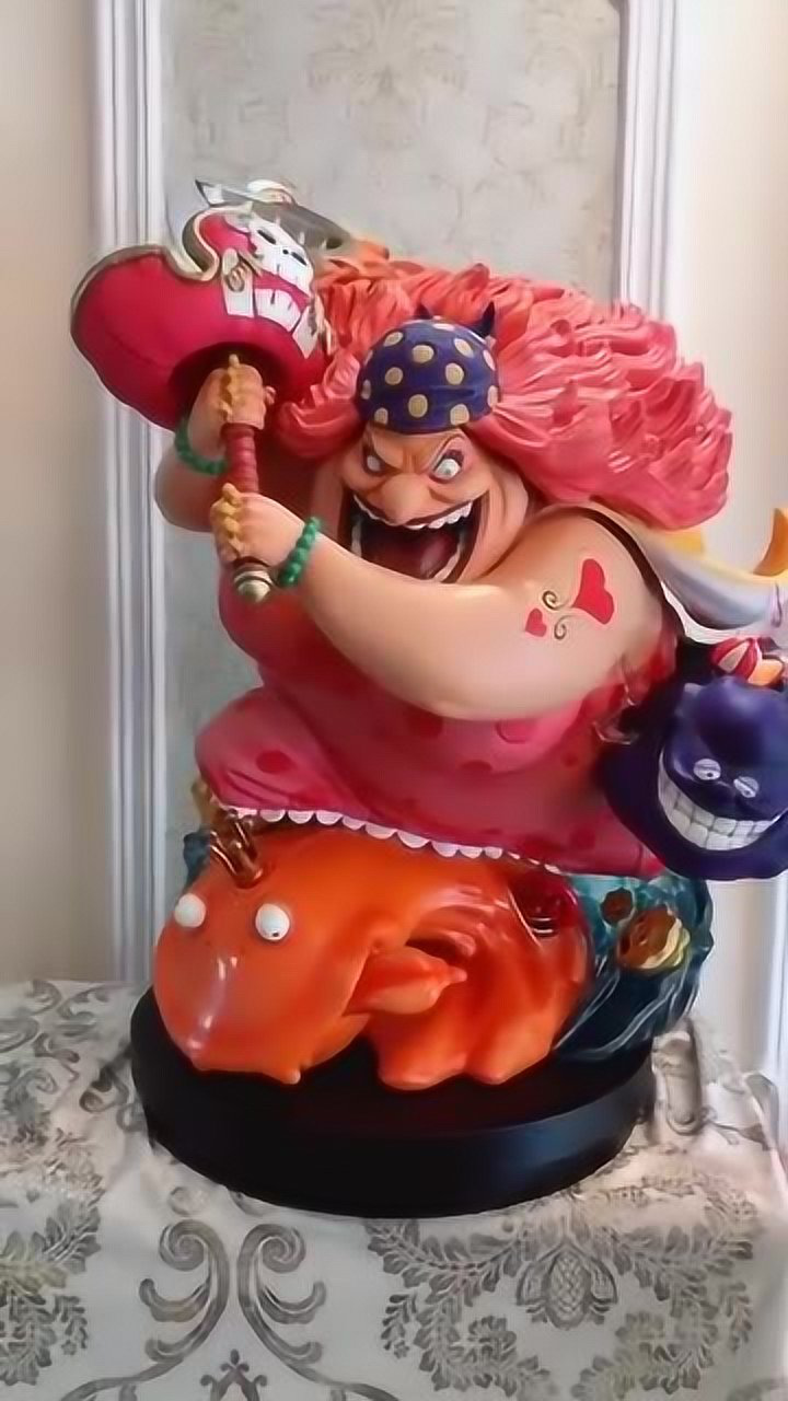 海贼王大妈手办,造型十分霸气,网友不愧是四皇之一