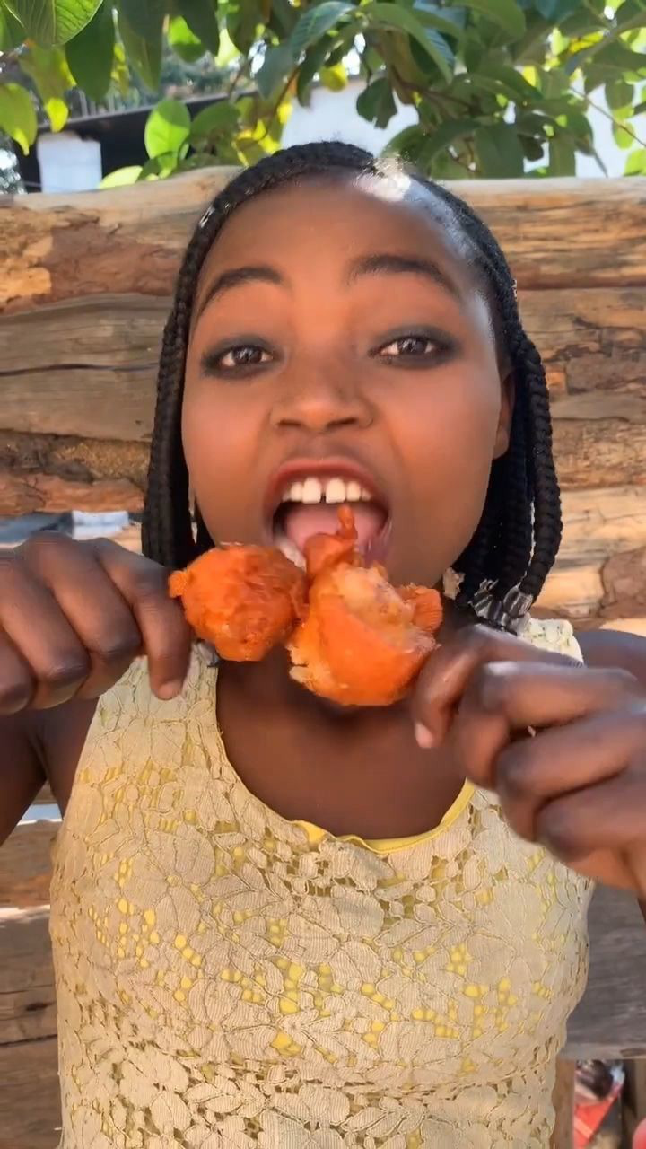 左手一只鸡右手一只鸭,吃的真香!