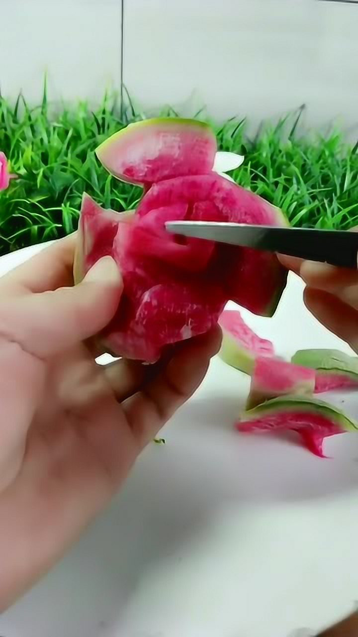 萝卜雕刻成老鼠,呆萌可爱