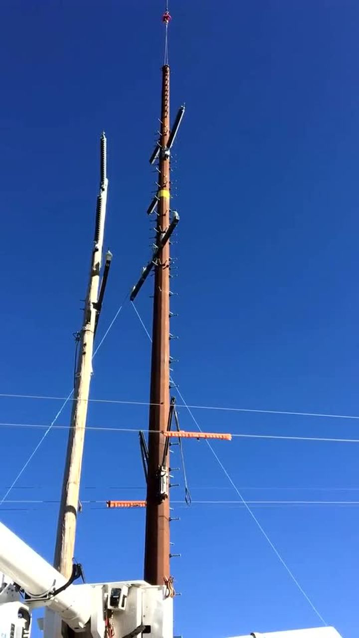 直升机吊装电线杆子精准操作分毫不差