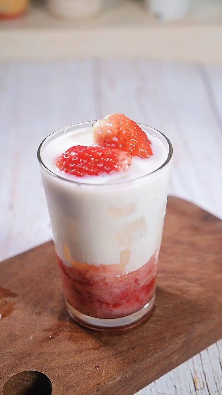 小时候喜欢喝草莓味牛奶长大了还是忘不了它的味道