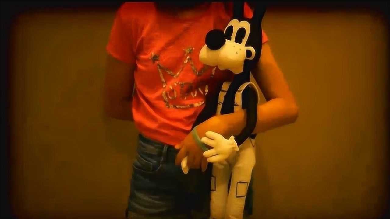 班迪与墨水机器用袜子制作一个毛绒玩具鲍里斯