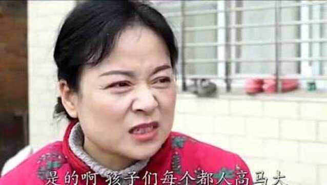 三江锅搞笑系列:二货挥霍无度说节俭,结果发工资,当场被拆穿