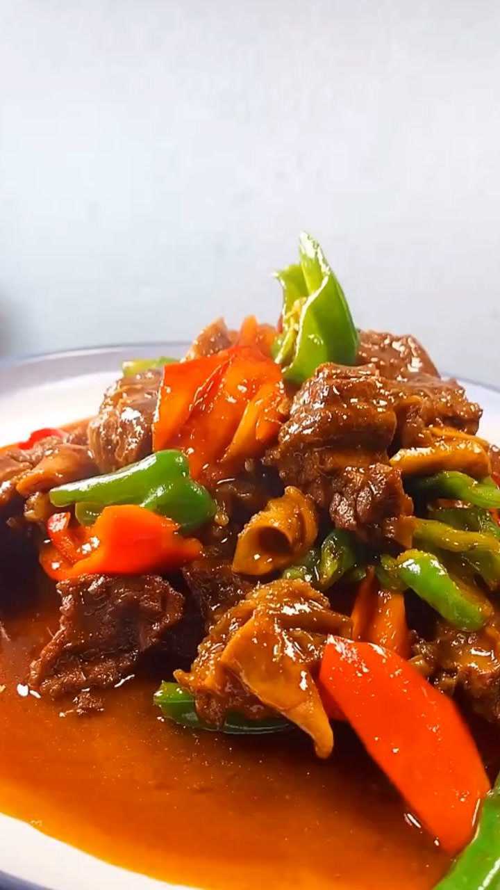红烧牛腩过年时候的一道硬菜哟
