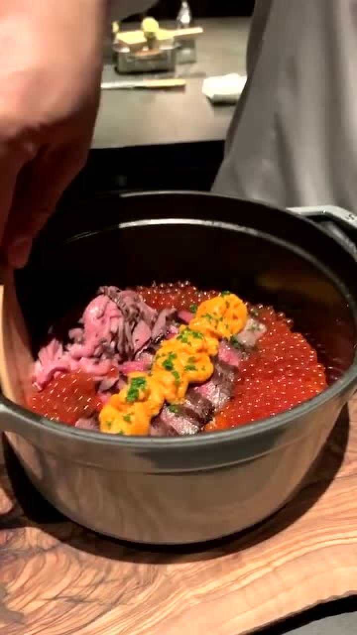 满满鱼子酱的盖饭有谁知道黄色的是什么吗一碗太满足了