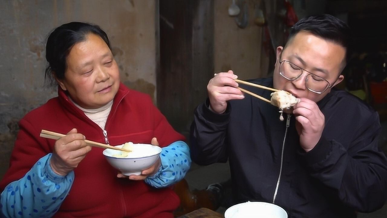 遠嫁貴州的女兒在孃家女婿做大菜看農村丈母孃如何待女婿