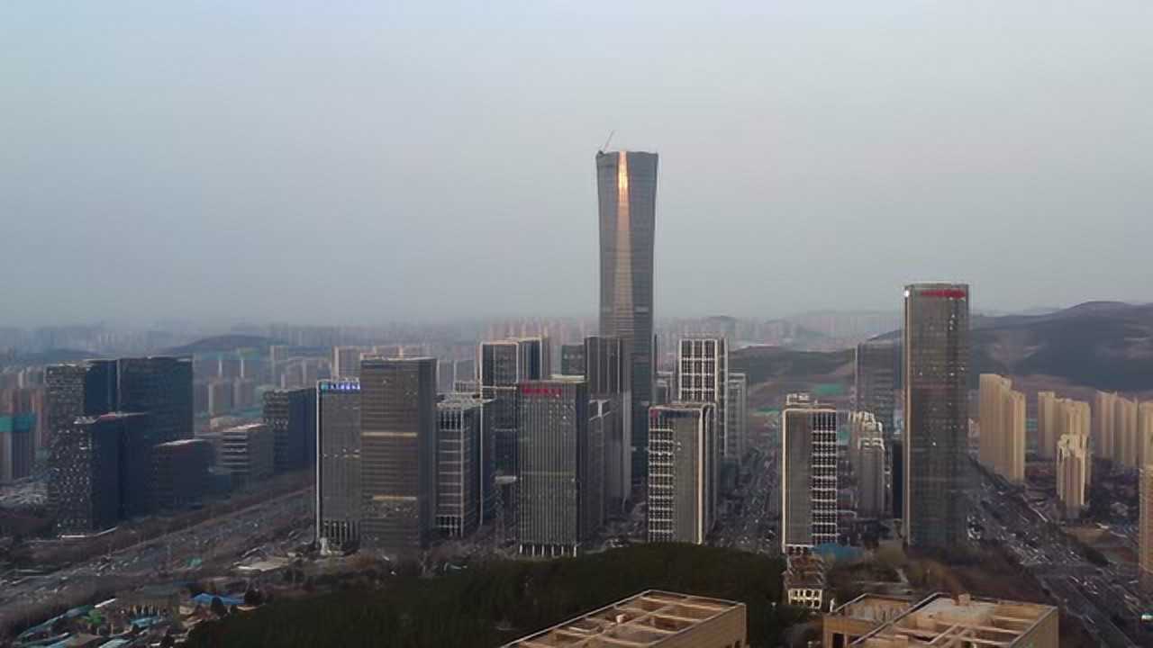 无人机航拍高339米的济南汉峪金谷云鼎大厦是目前山东第一高楼