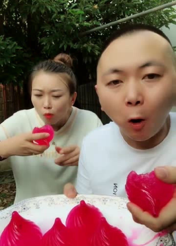 吃冰达人:包子冰硬硬的,姐姐都能咬