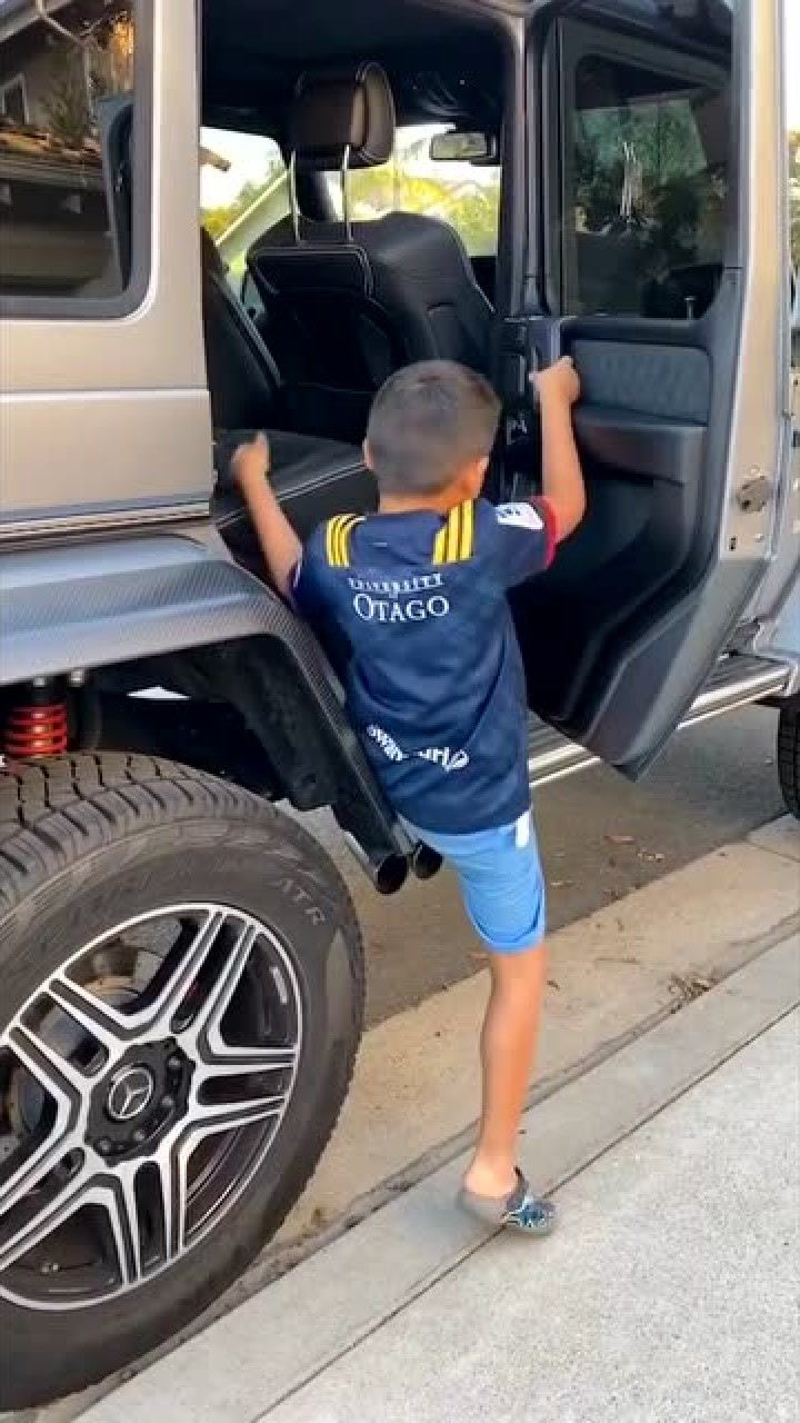 买台奔驰g63回家当孩子上车那一刻觉得自己买错车了