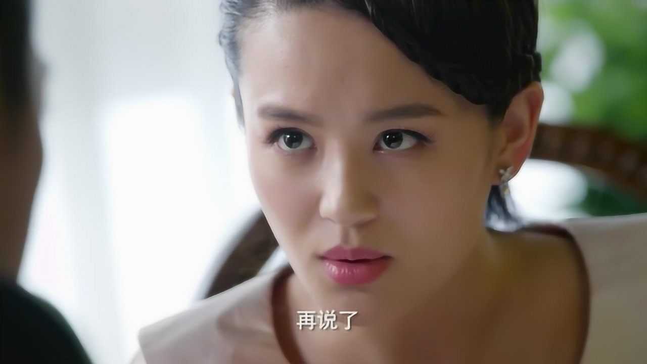 飞哥战队美女不认夏琴为妈妈两人还在餐厅玩起二人转