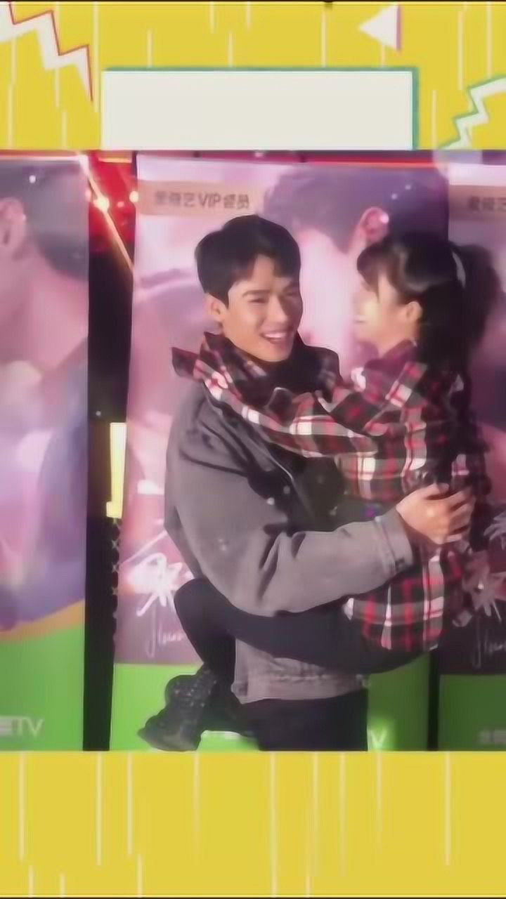 宋伊人和龚俊现场还原袋鼠抱甜到爆炸啊网友是心动的感觉