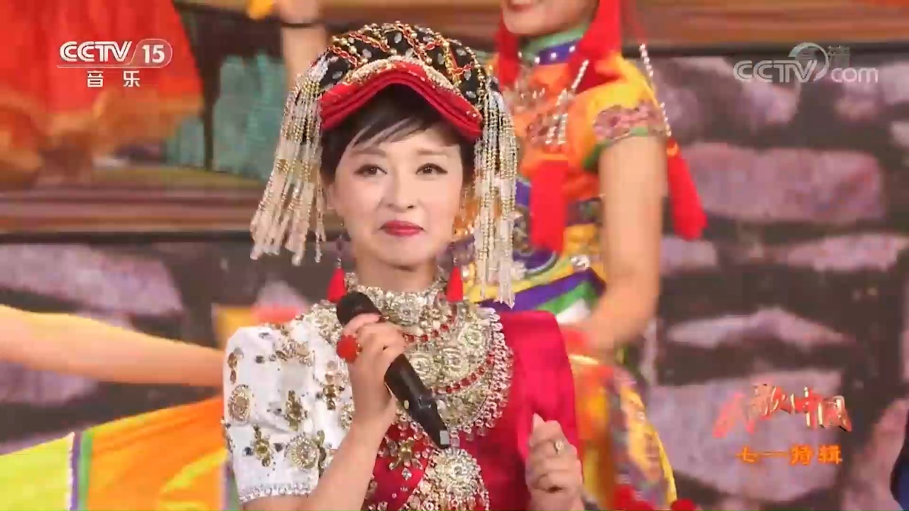 曲比阿乌,太阳部落组合演唱《大凉山上卡沙沙》,歌声宛如大凉山灵动的