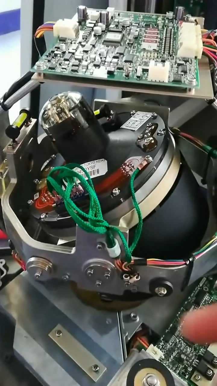 非常厉害的电动陀螺仪,可惜我们只会用不会修,没有它大船根本不敢开!