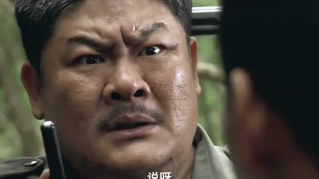 机动部队林雪向上司透漏暗号被匪徒听出林雪撒腿就跑