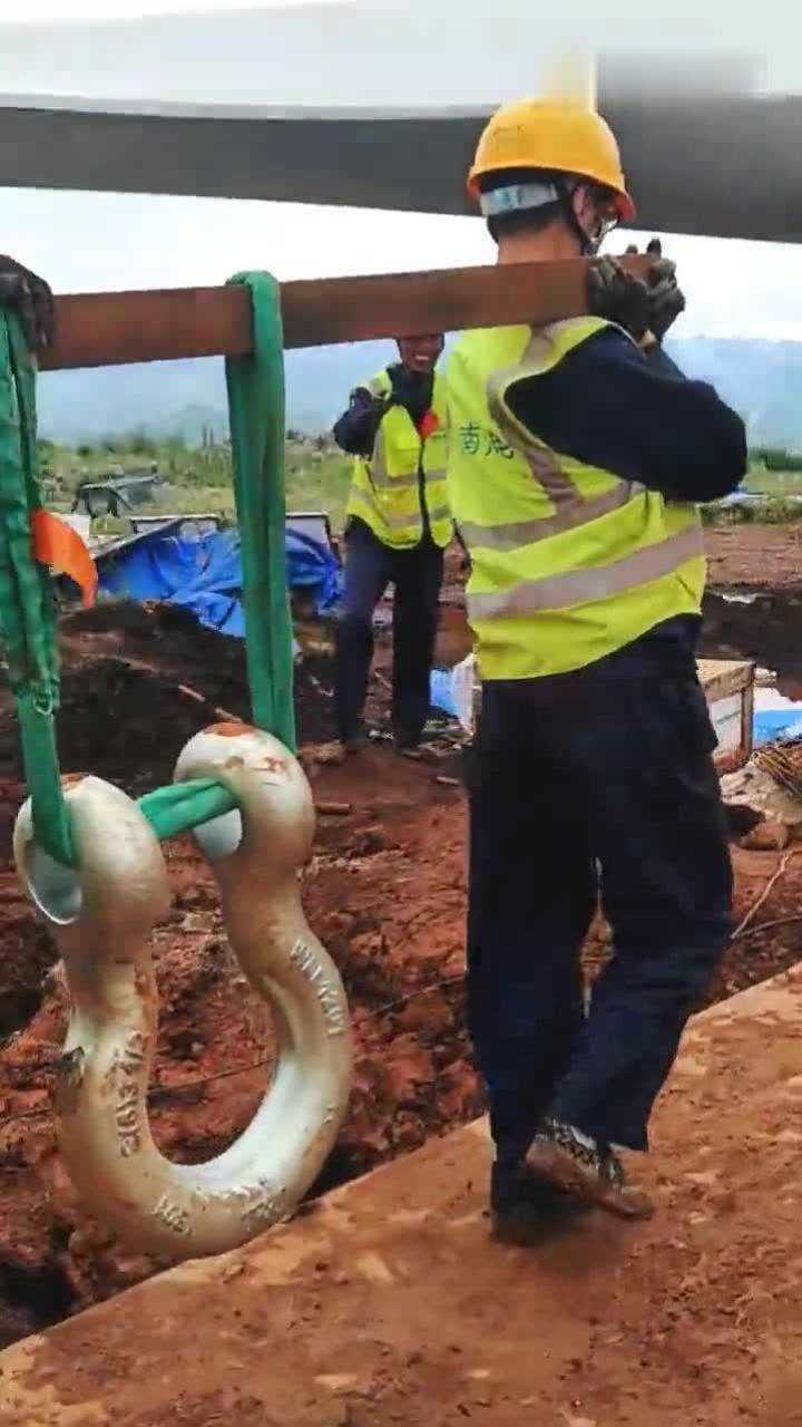 两个人抬,两个人,两个人抬水图片_大山谷图库