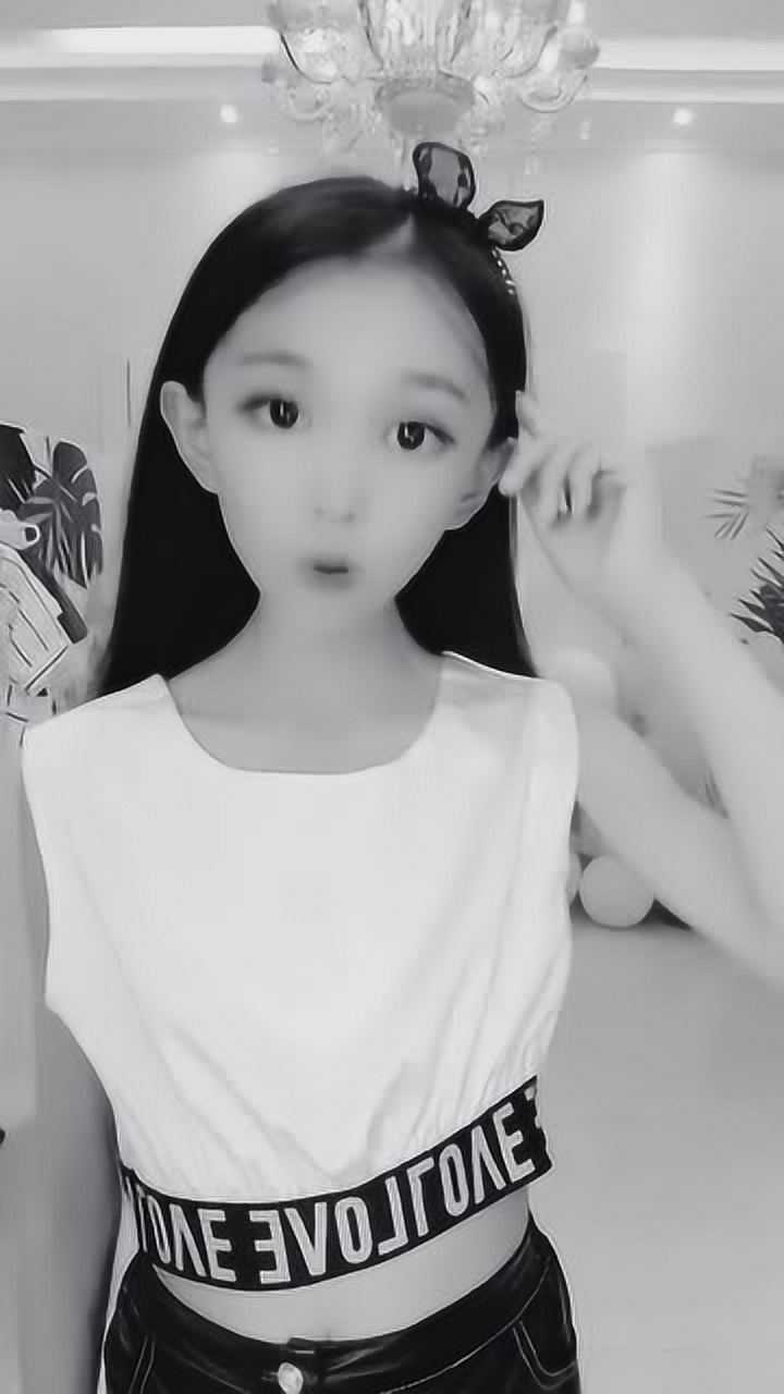 宋小睿扮演安琪拉黑白照的她仿佛已经黑化千万别招惹她