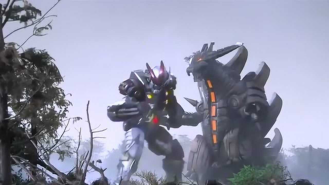 银河奥特曼钢铁九号在外面挨打,小光却在里面秀恩爱