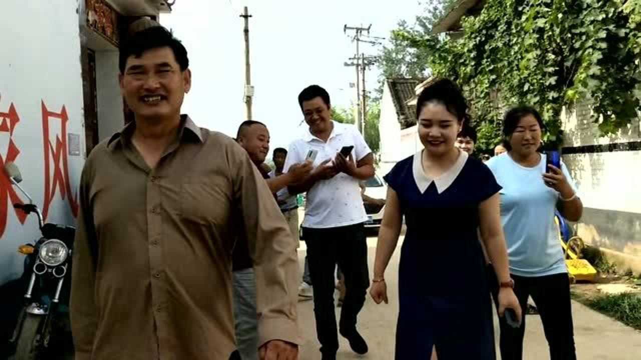 美女袁庆的老公今天也来找大衣哥了谣言不攻自破了