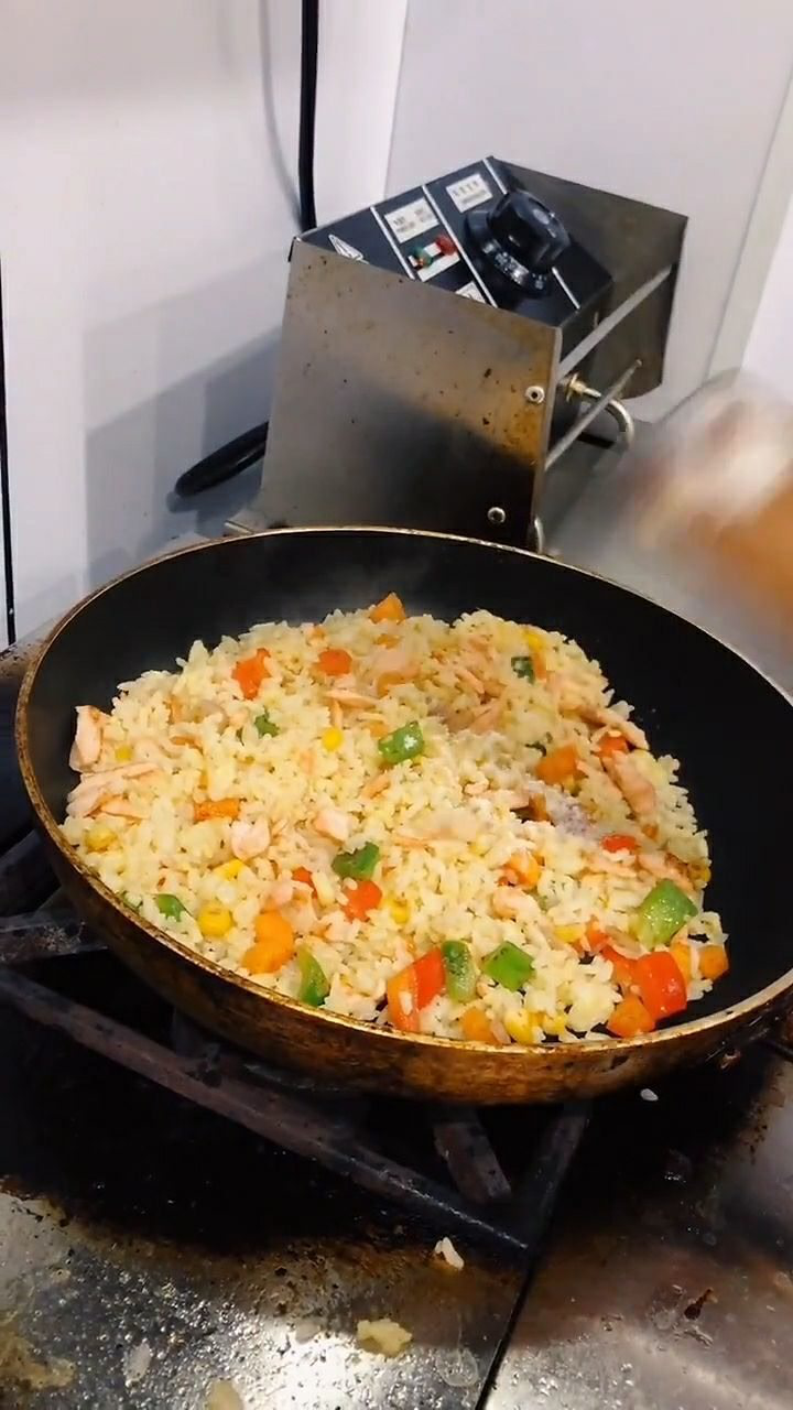 特別喜歡吃男朋友做的蛋炒飯,味道一絕,比賣的還好吃