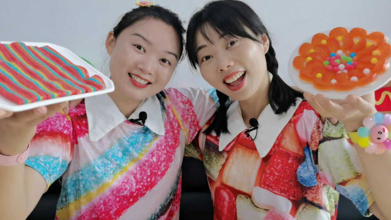 沙雕闺蜜吃糖变装炫彩糖果衣各有特色搞笑超逗乐
