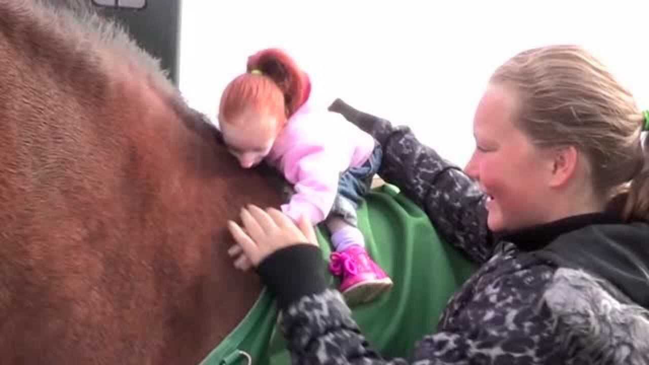 美国"拇指姑娘",身高不足0.7米,体重4.5千克