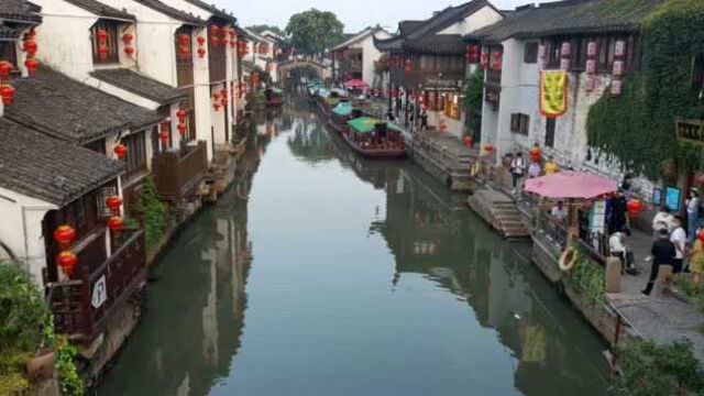 到苏州旅游一定要来山塘街逛一逛 ,这里的风景让人看了简直太舒心了.