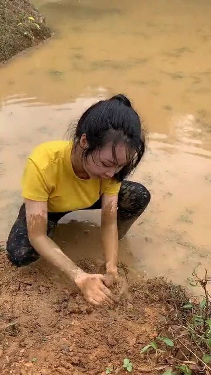 小时候的游戏摔泥巴,你玩过吗