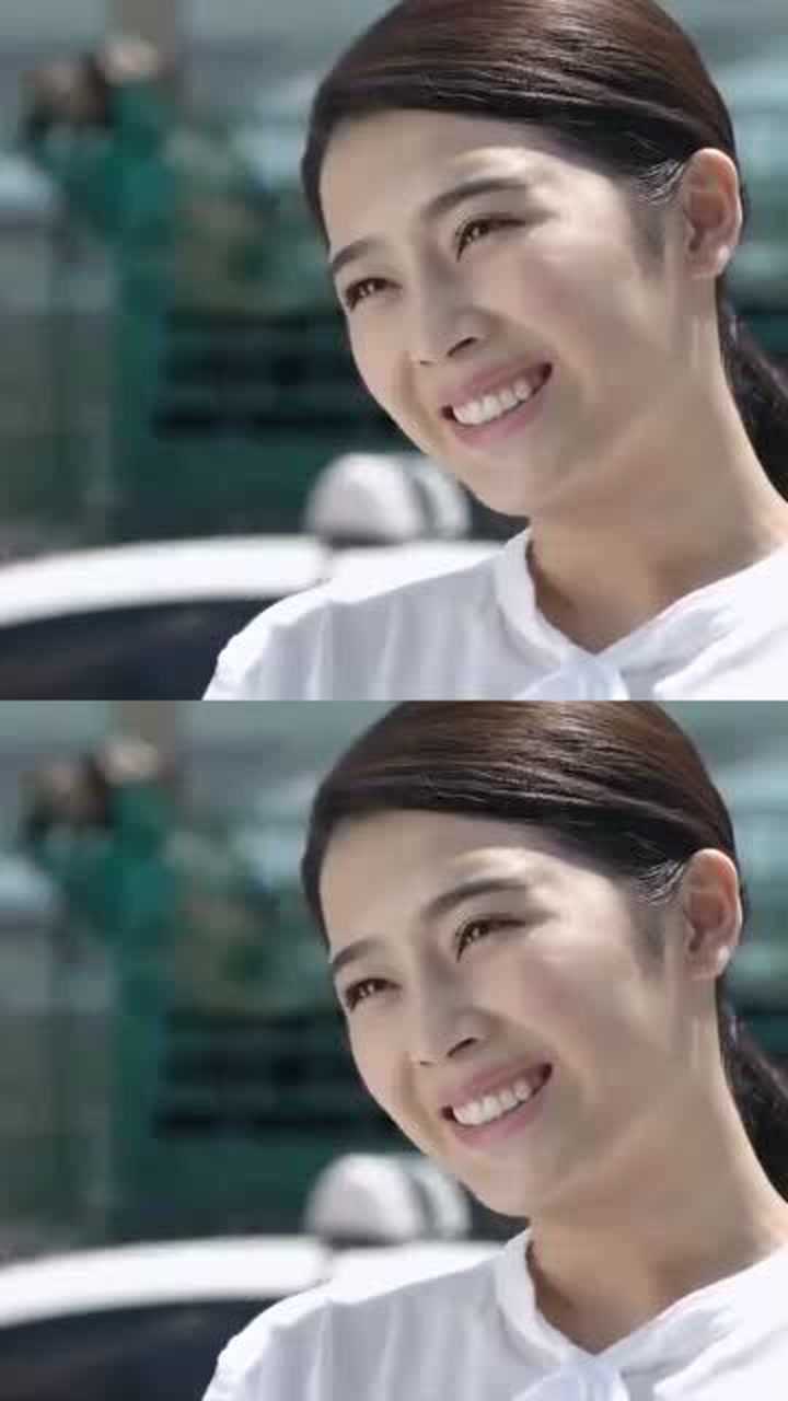 警察锅哥梁舞云要带简凡回家简凡怂你爸是局长