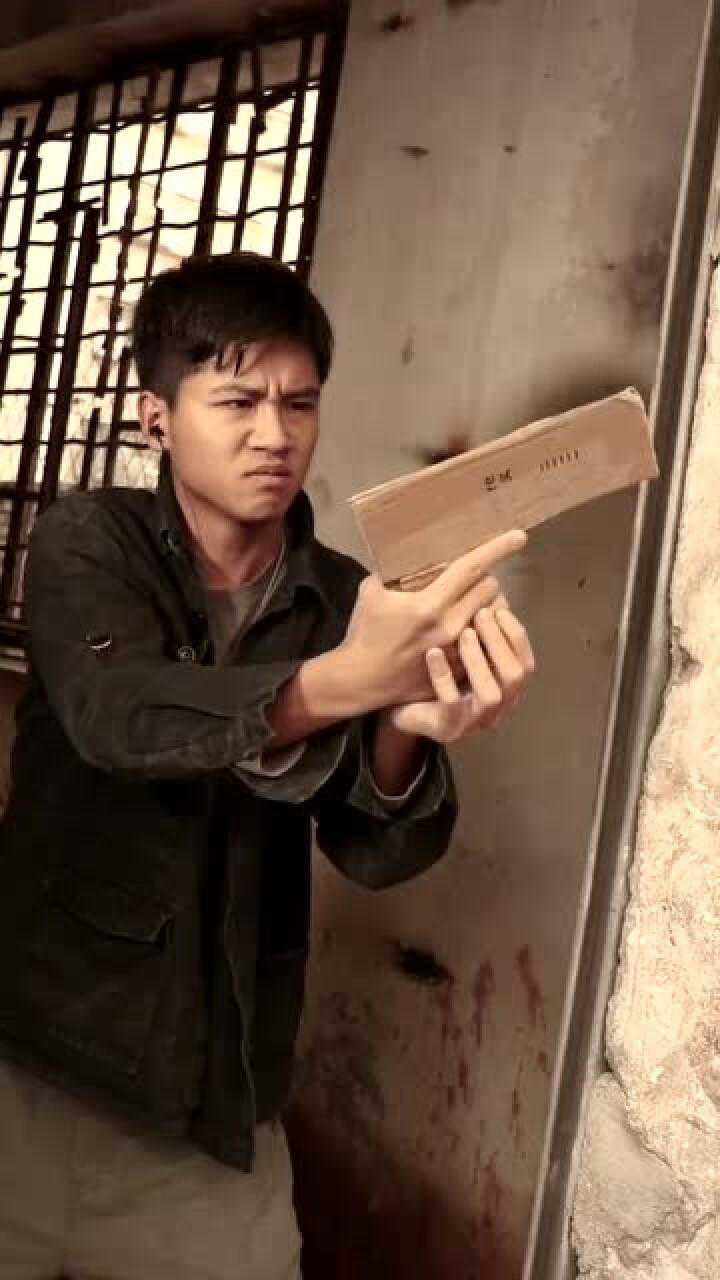 特工经过精妙的计算然后向自己开枪