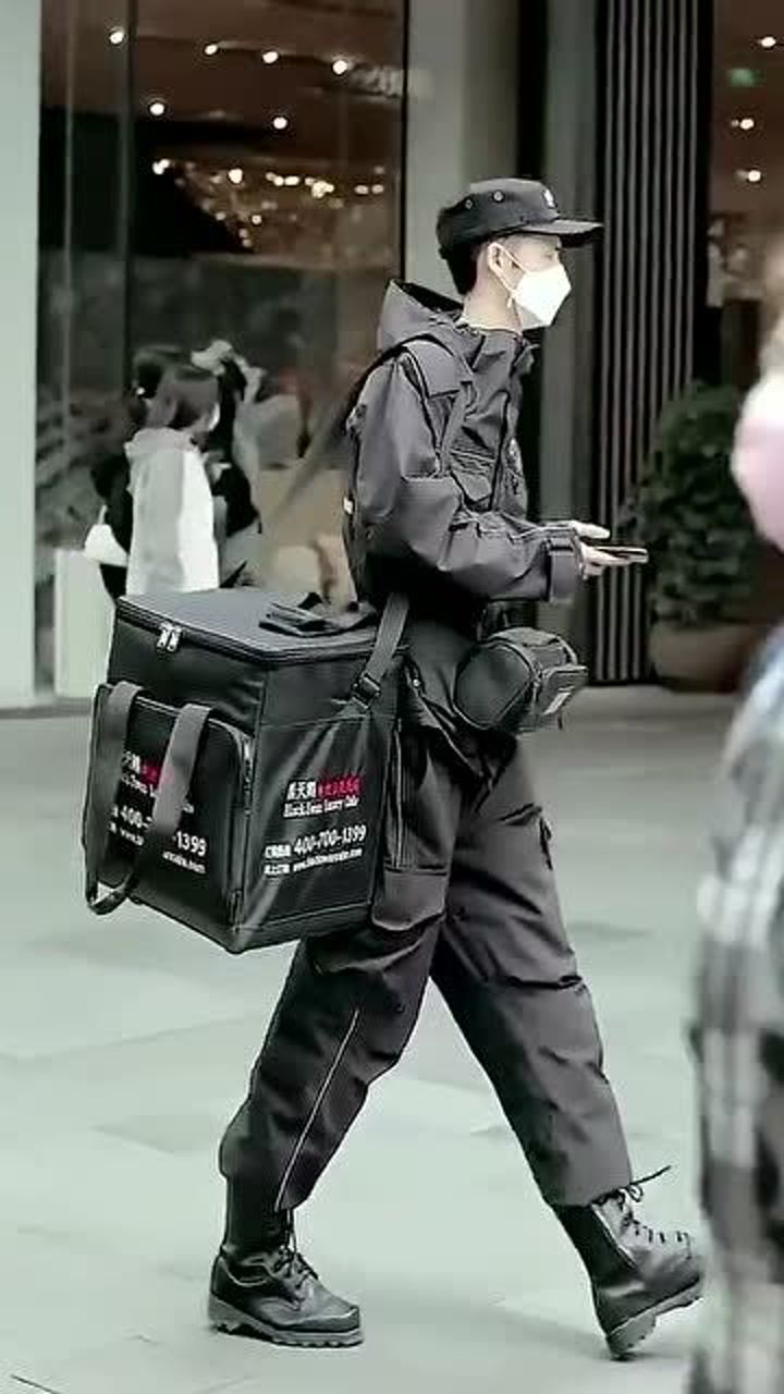 黑天鹅外卖员身高在180以上必须会双语总部在北京最贵的蛋糕200w一个