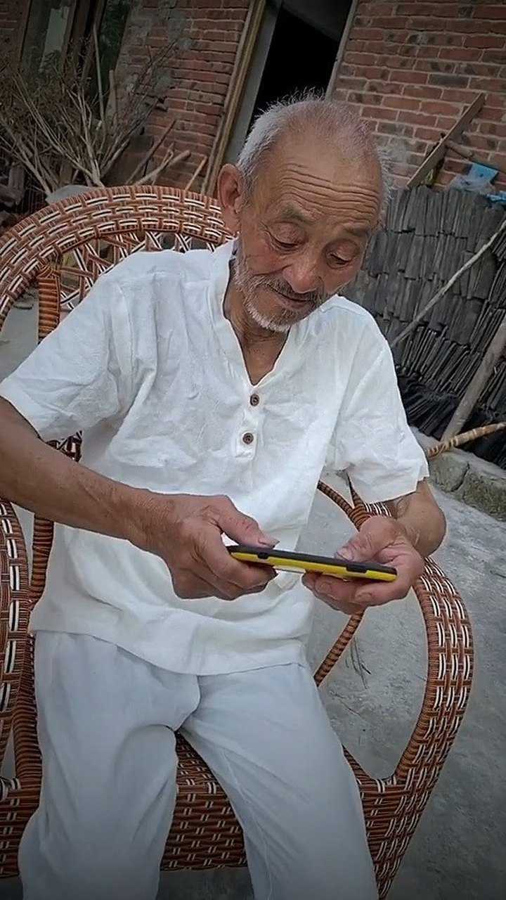 阿公的土味情话连连升级,阿婆觉得是花言巧语@经纪人小微