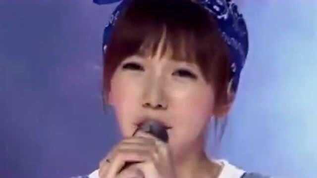 美女演唱神曲《幸亏没生在古代》,刘欢乐的合不拢嘴,简直太搞笑了!