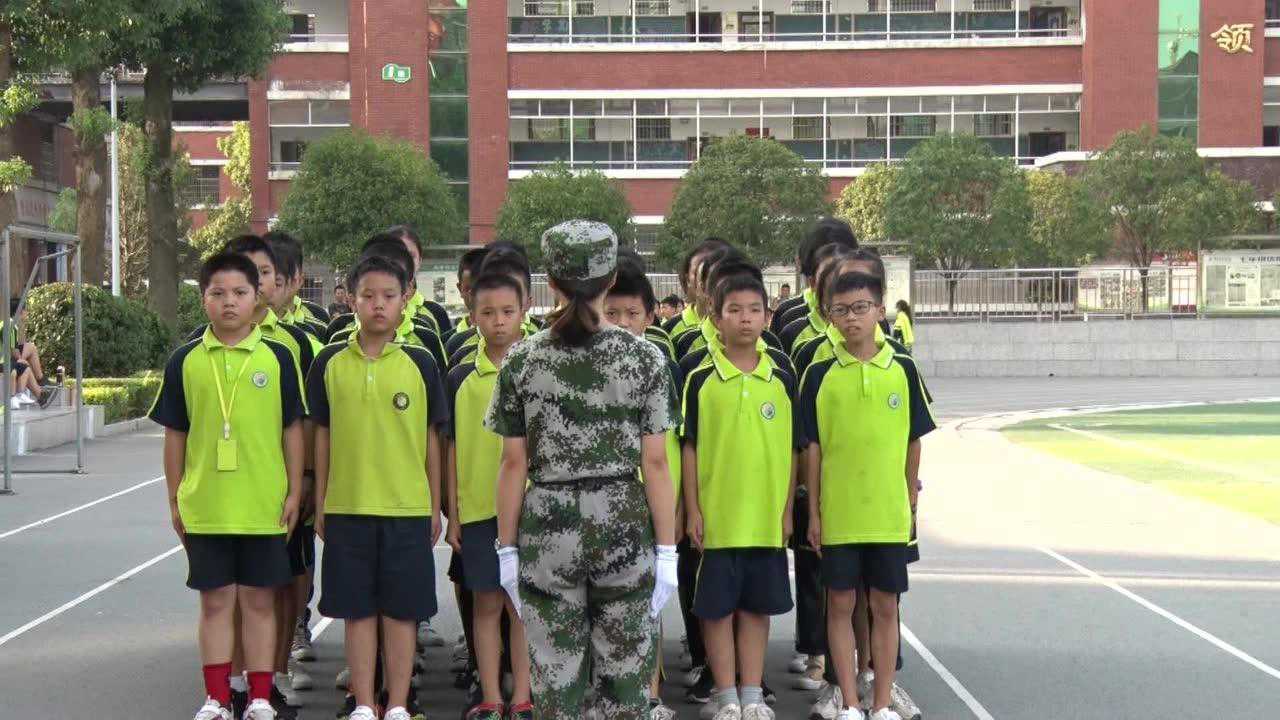 新化县安正学校隆重举行2020级初一新生军训汇演