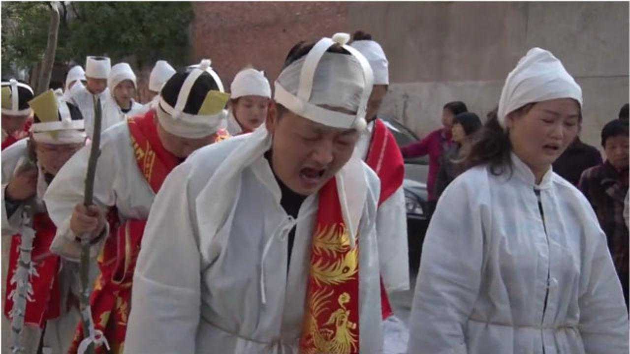 河北农村葬礼儿子哭成这样像这么孝顺的儿子太少见了