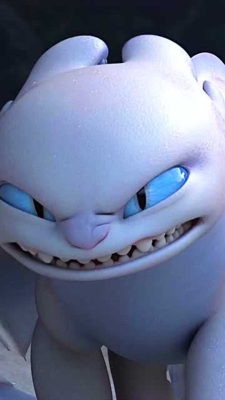 无牙仔画画,看到老婆凶自己住手了,绝对是个妻管严的小可爱!