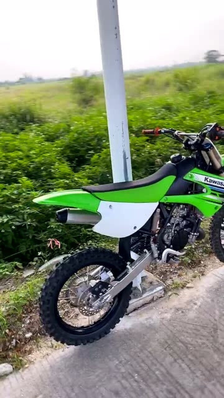 川崎kx85两冲专业越野外观时尚运动太有个性了