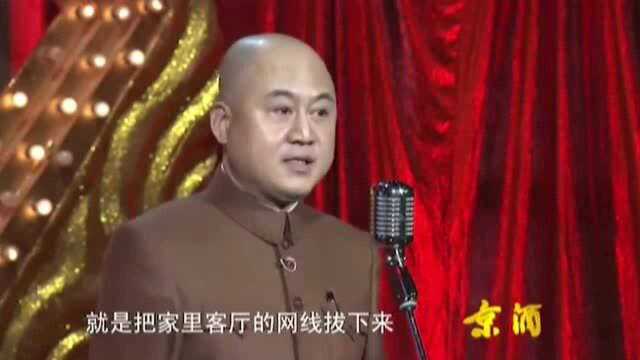 父母为了阻止孩子上网,把孩子的照片贴遍所有网吧