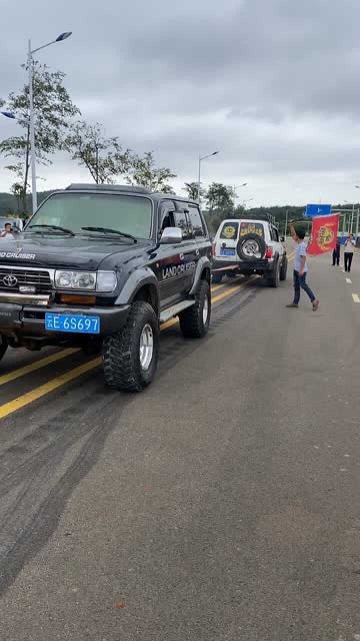 丰田lc80pk丰田lc81,拔河比赛哦