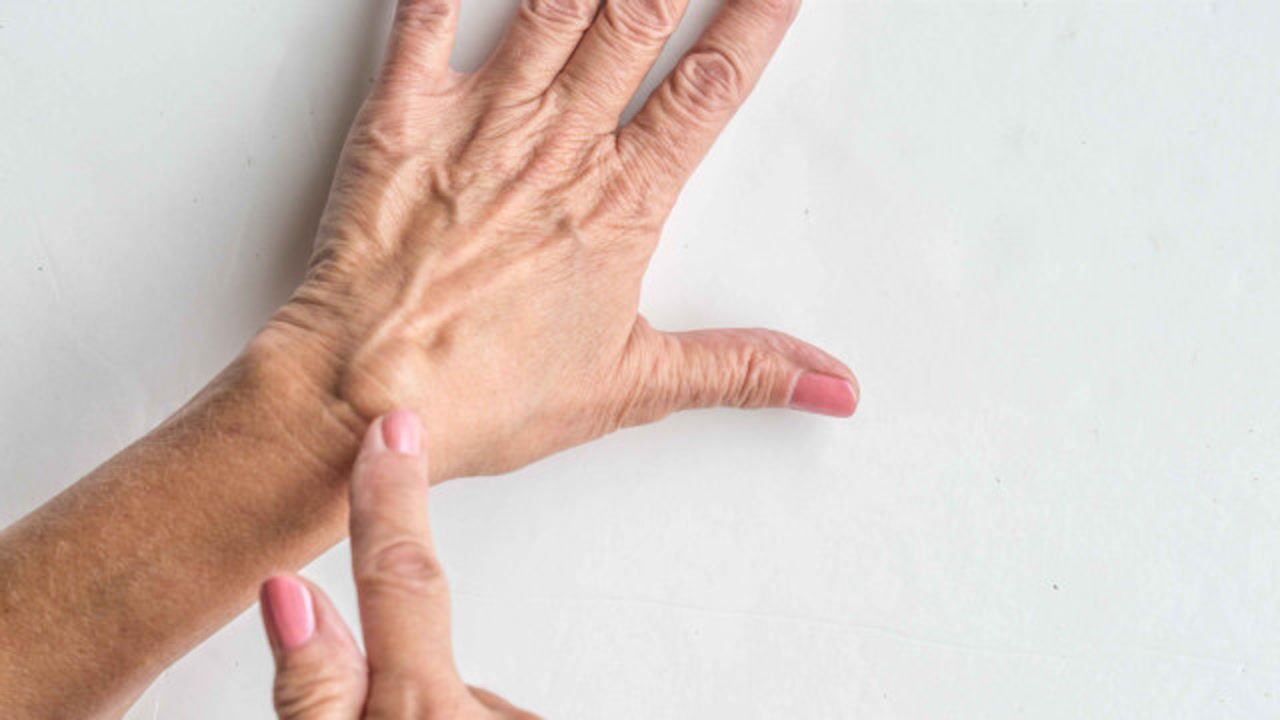 手腕鼓包警惕妈妈手俗称腱鞘炎第一次听说太疼了