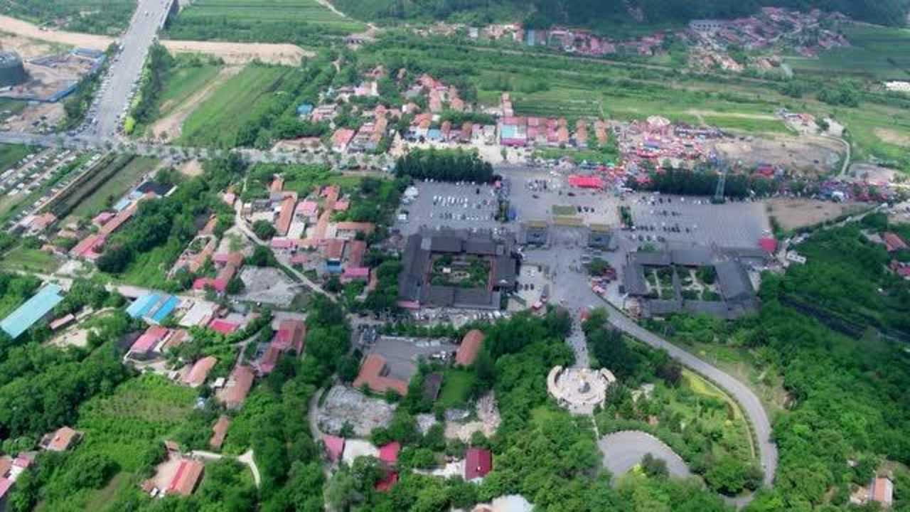 小镇警事十年过后虎啸镇民风淳朴一片热闹的景象