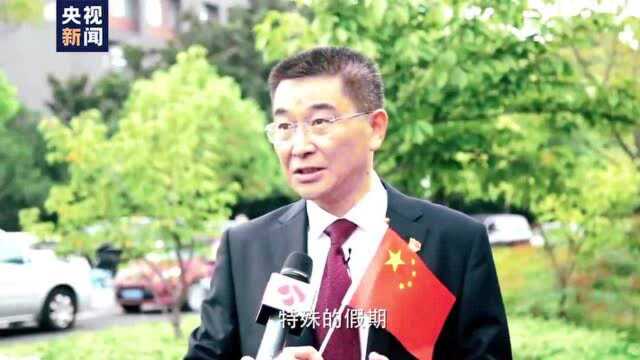 高燃“快闪”!3000多名南大学子和各界代表高唱《我的祖国》 向祖国深情告白