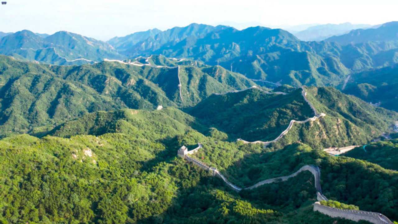 航拍俯瞰北京八达岭长城,从北八楼到北十二楼