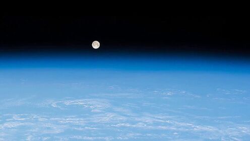 太空看地球：月亮的升起，美妙的景色