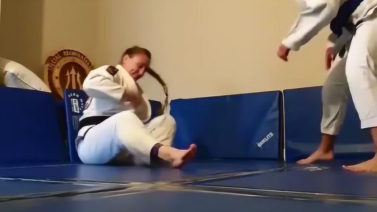 训练的时候突袭挠你脚心痒痒制胜我一直靠这招_腾讯视频