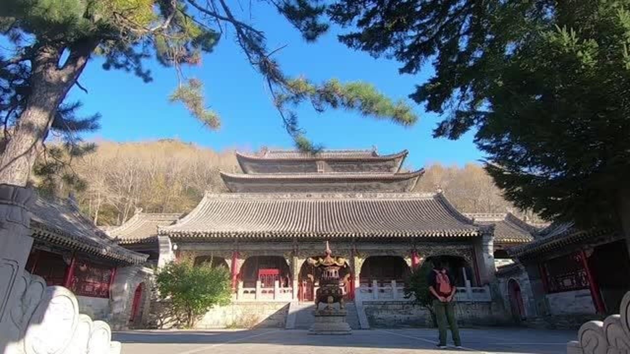 徒步山西五臺山,參拜五臺山十大寺院之一的金閣寺