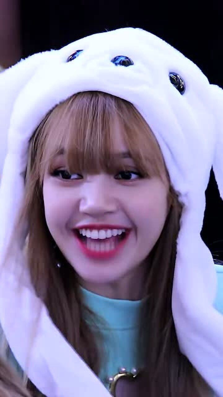 美女都是没有虫牙的?lisa的嘴巴明明很大,却还是那么好看!